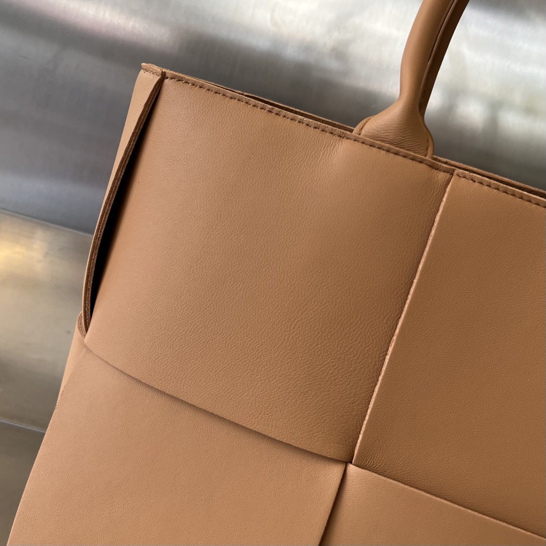 Medium Arco Intreccio Leather Tote Bag Camel